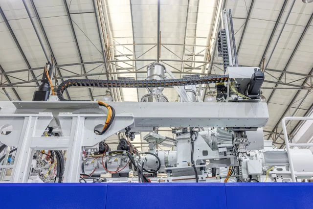 伺服驱动机械手,提升生产自动化